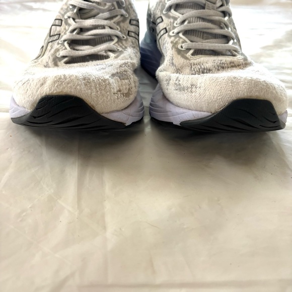 ASICS Gel Cumulus 23 White Gray Running Sneakers SZ 10.5 Worn 1X Indoors - Picture 5 of 14